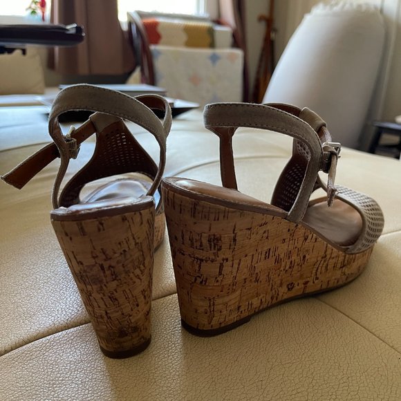 Franco Sarto Suede Patterned Cutout Sz 7 - Picture 3 of 4